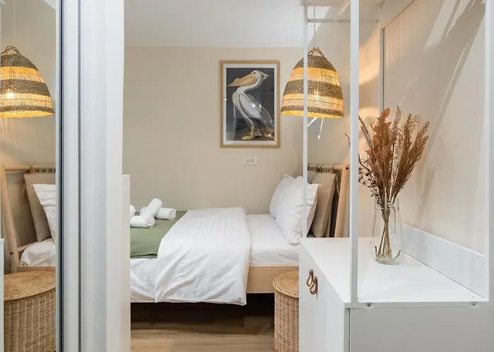 Апартаменти Boho Chic Near Alba Iulia Square, Бухарест